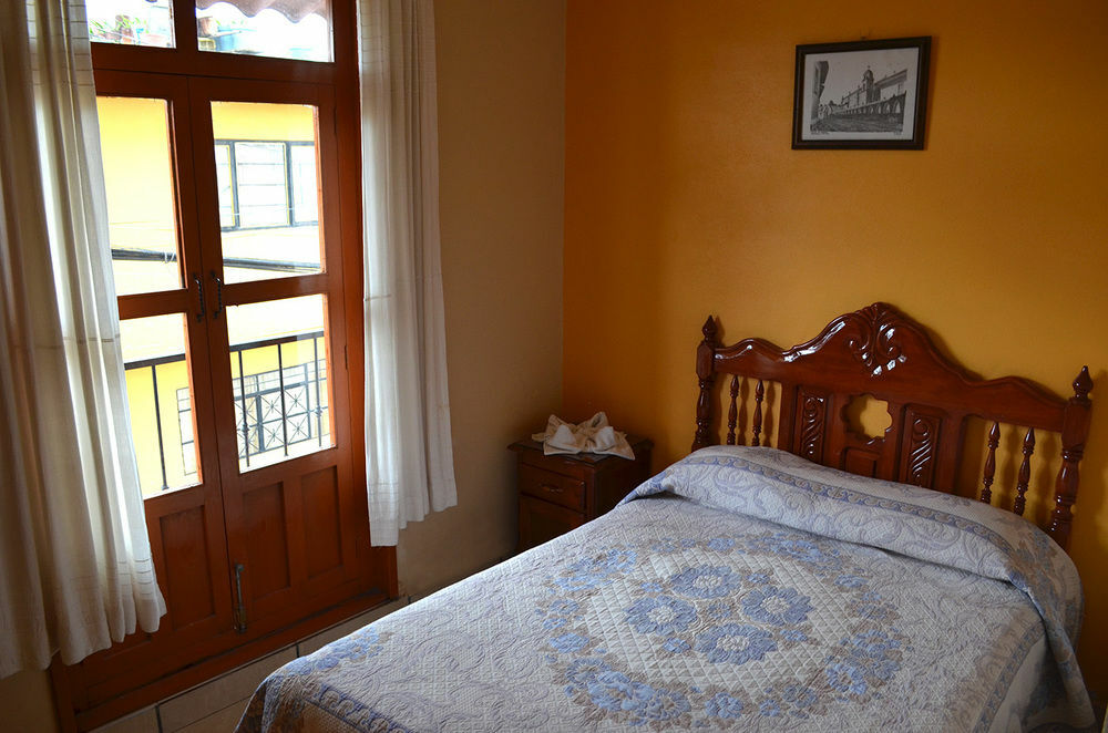 Hotel Posada Camelinas Patzcuaro Exterior photo